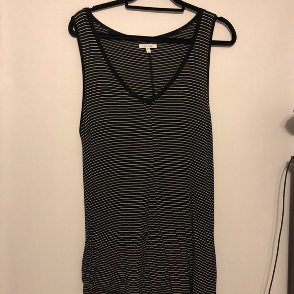 V-neck tank, perfect condition, only worn twice - Picture 1 of 1